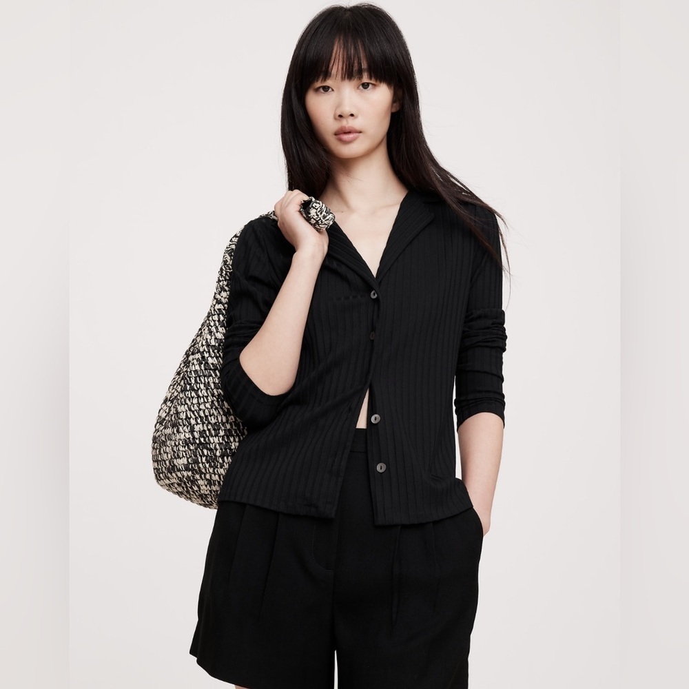 NWT Banana Republic Black Ribbed Resort Shirt Size Large.
